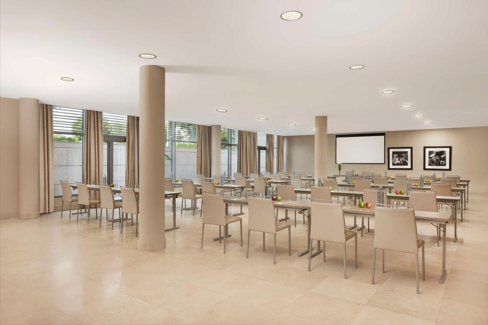Nh Alcorcon Hotell Exteriör bild