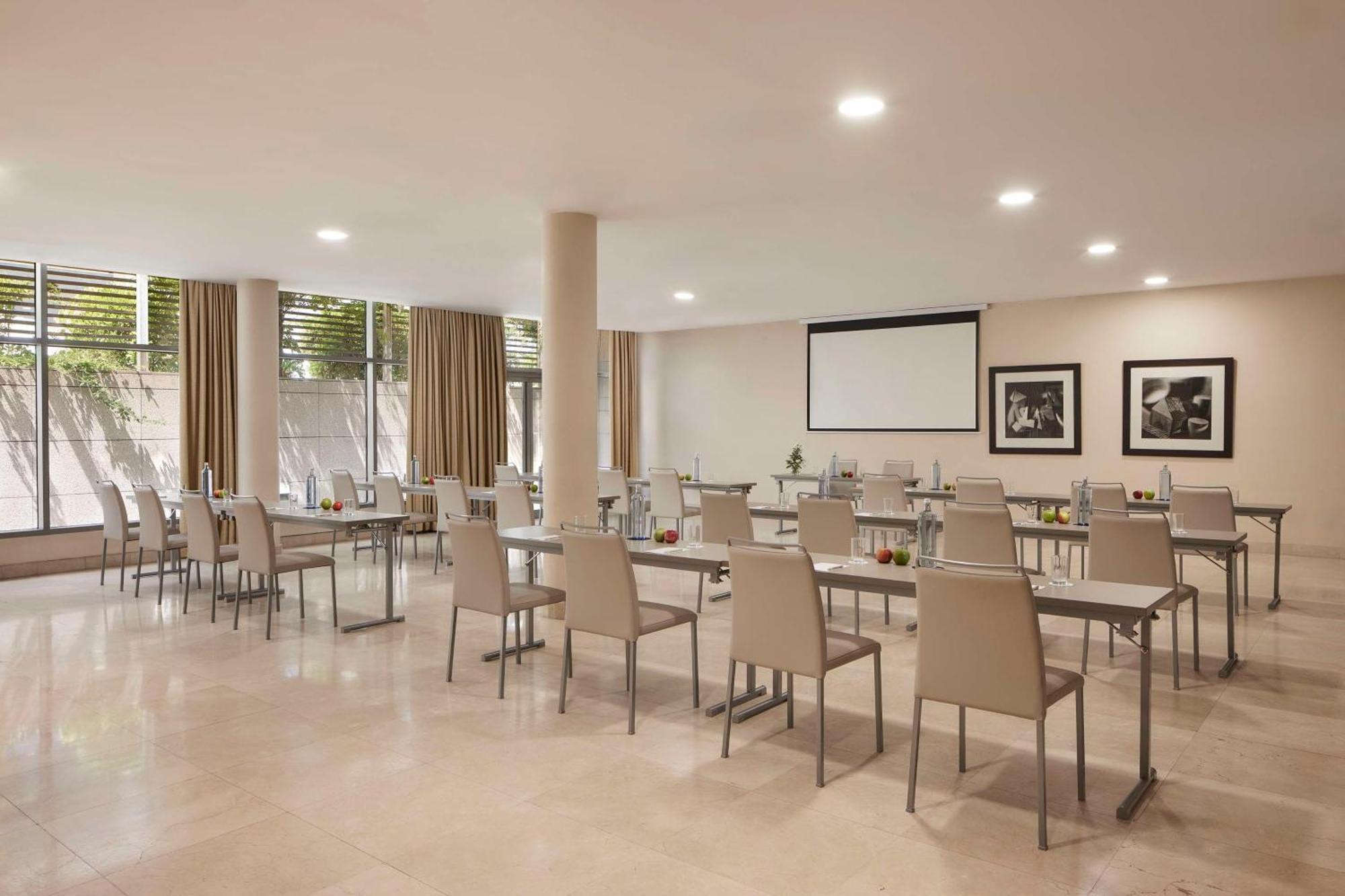Nh Alcorcon Hotell Exteriör bild