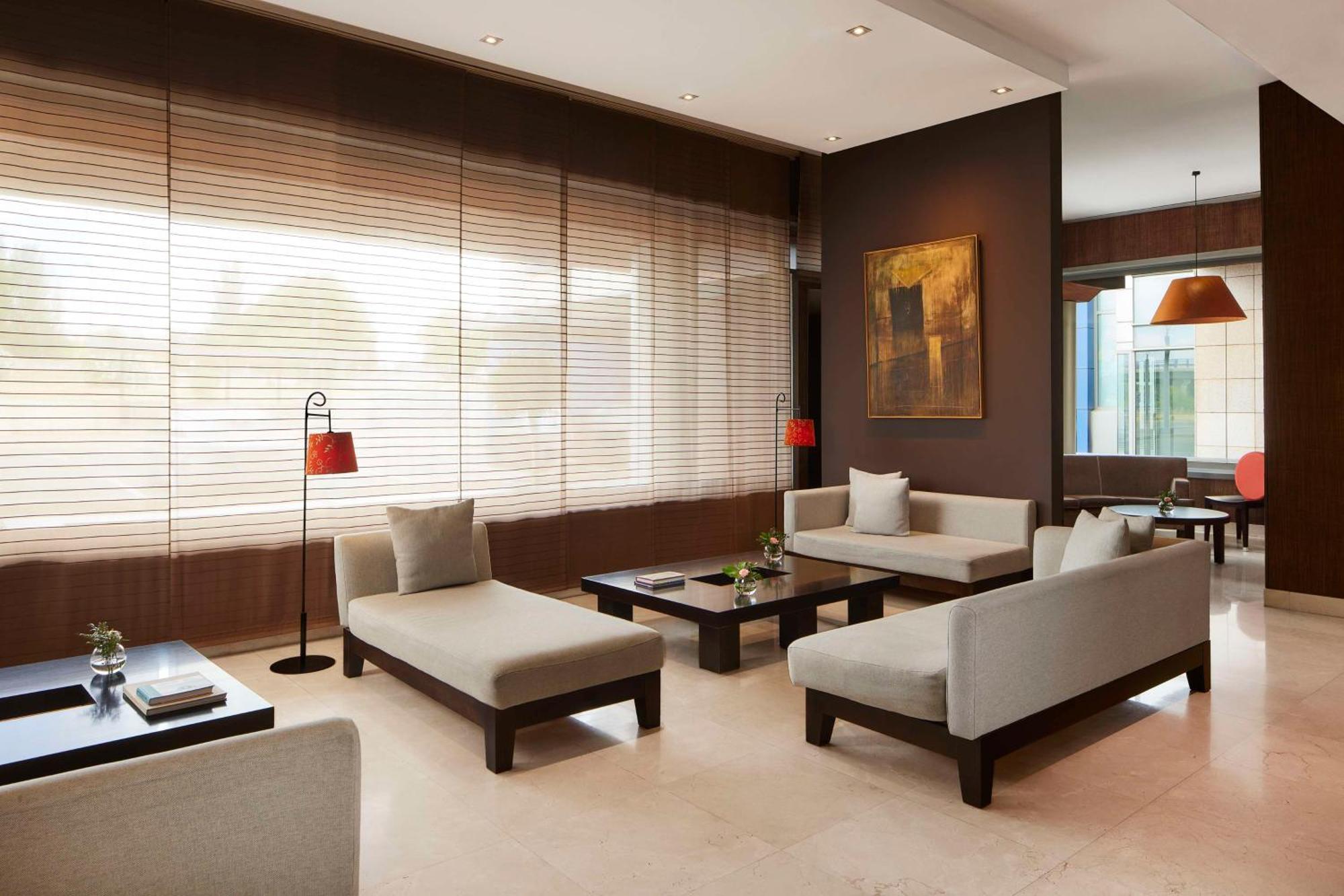 Nh Alcorcon Hotell Exteriör bild