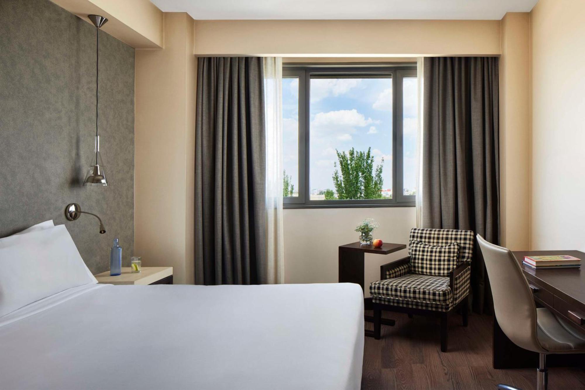 Nh Alcorcon Hotell Exteriör bild