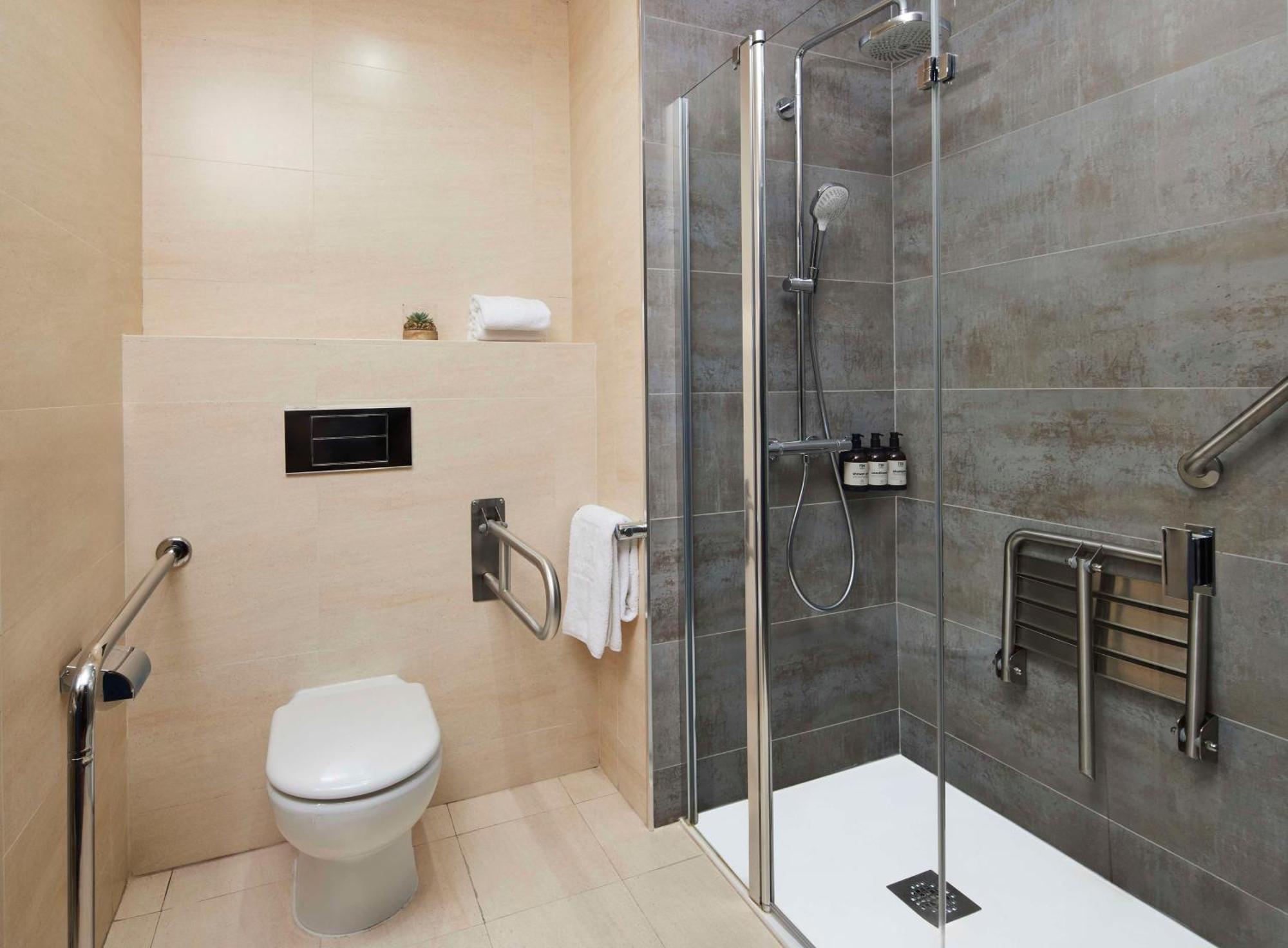 Nh Alcorcon Hotell Exteriör bild