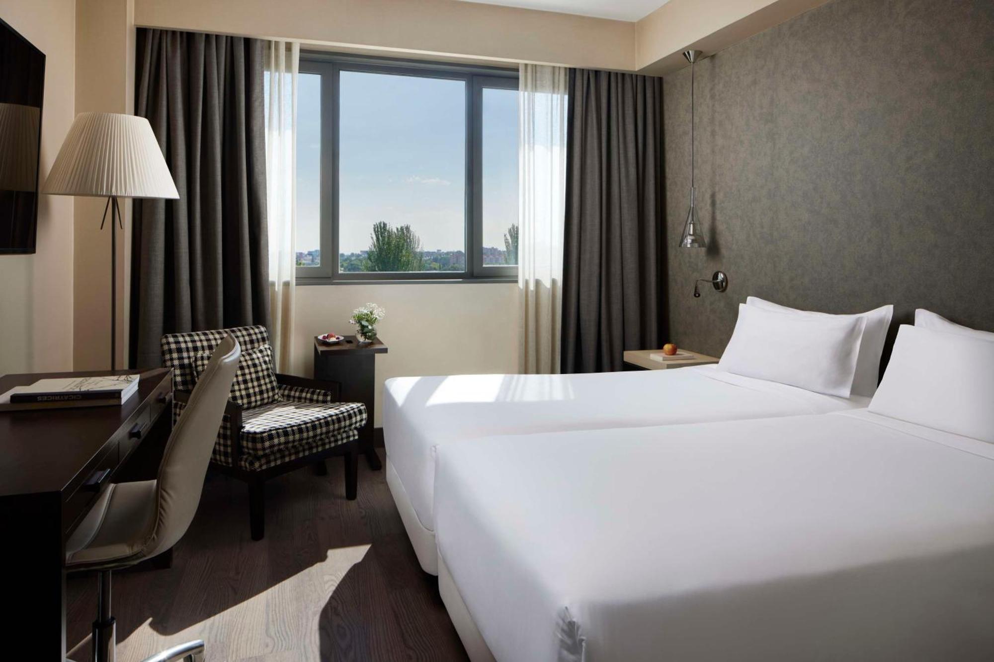 Nh Alcorcon Hotell Exteriör bild