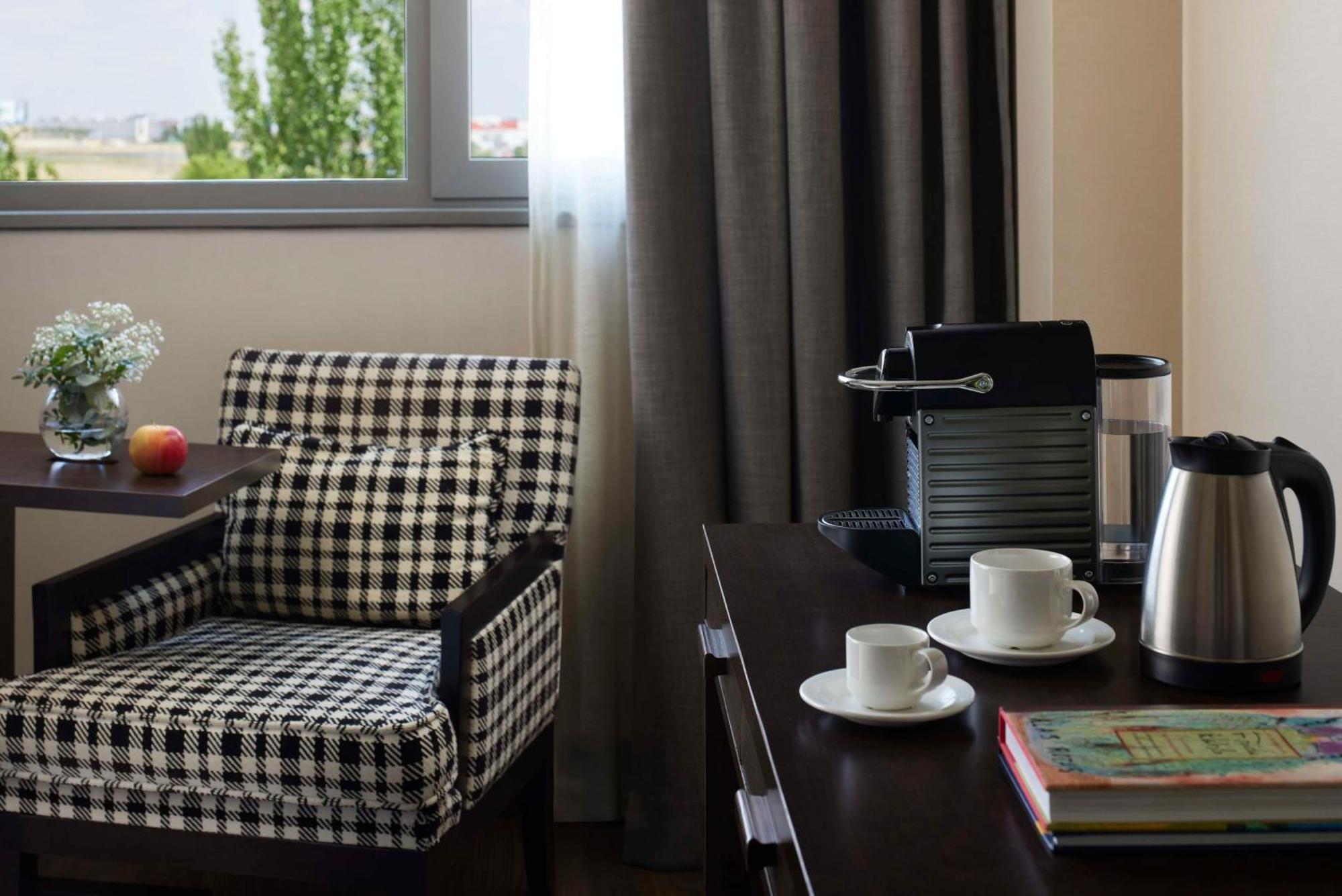 Nh Alcorcon Hotell Exteriör bild