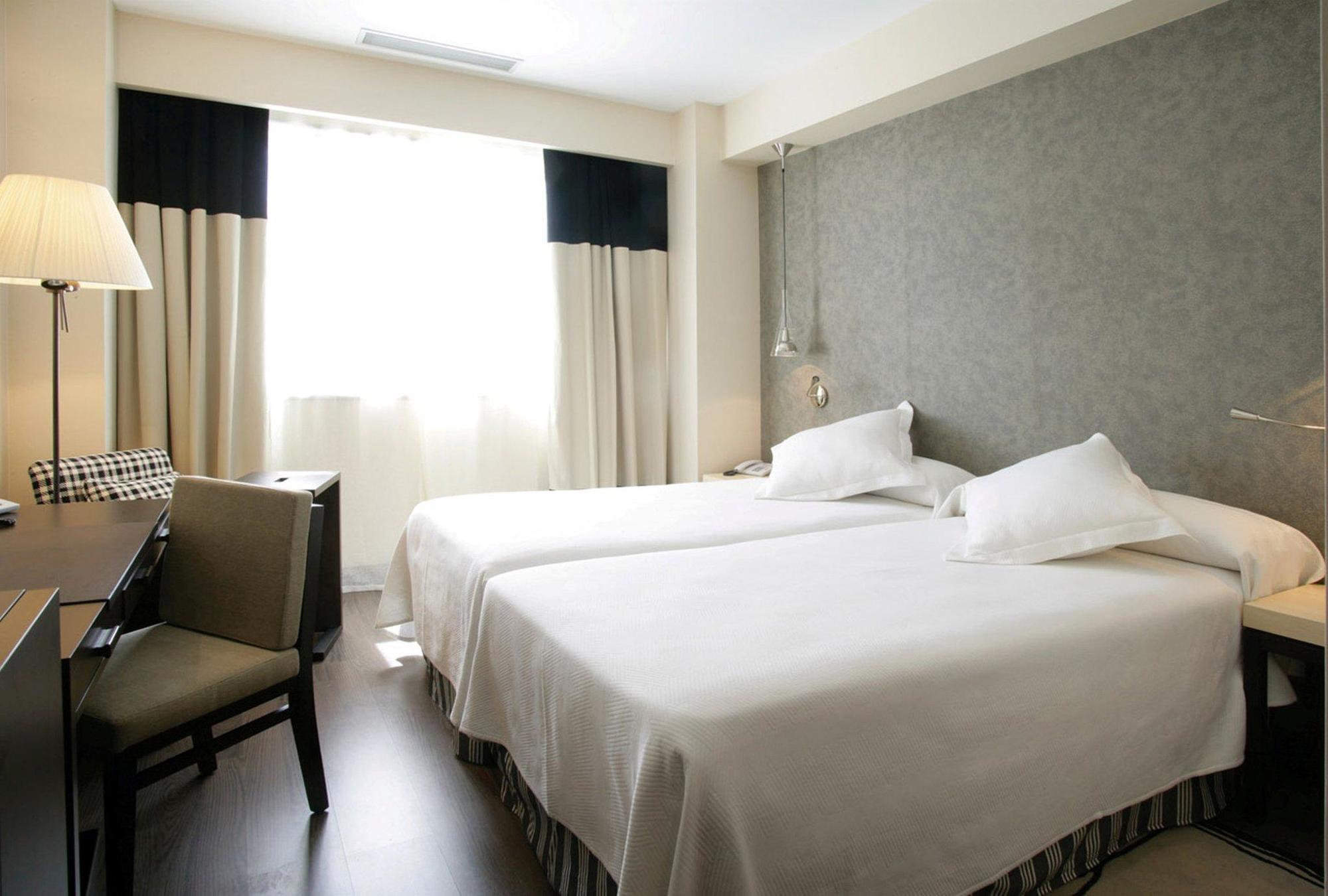 Nh Alcorcon Hotell Exteriör bild