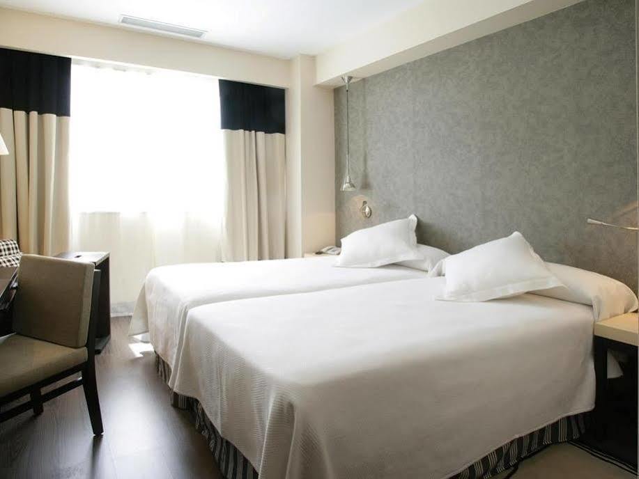 Nh Alcorcon Hotell Exteriör bild