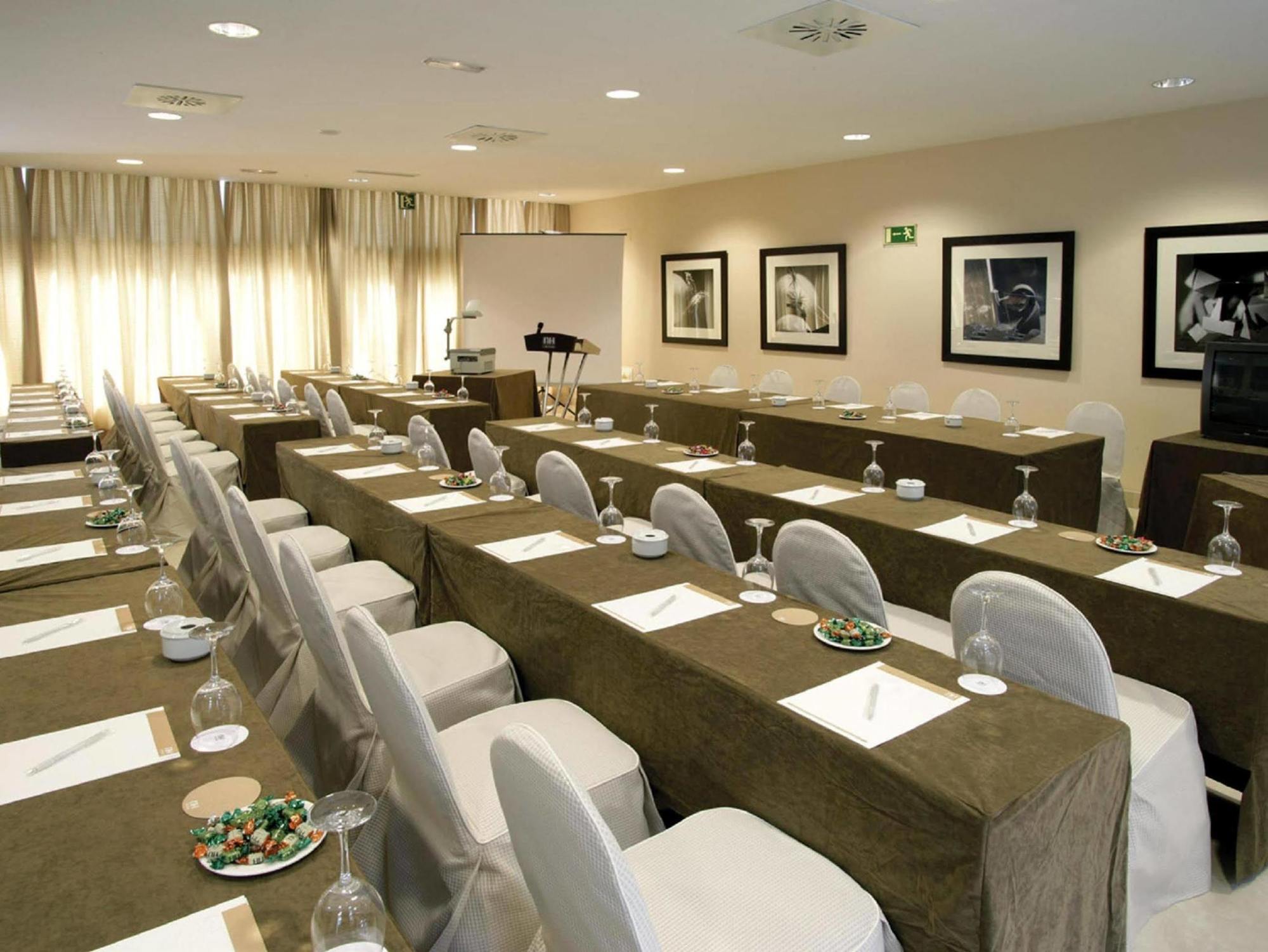 Nh Alcorcon Hotell Exteriör bild
