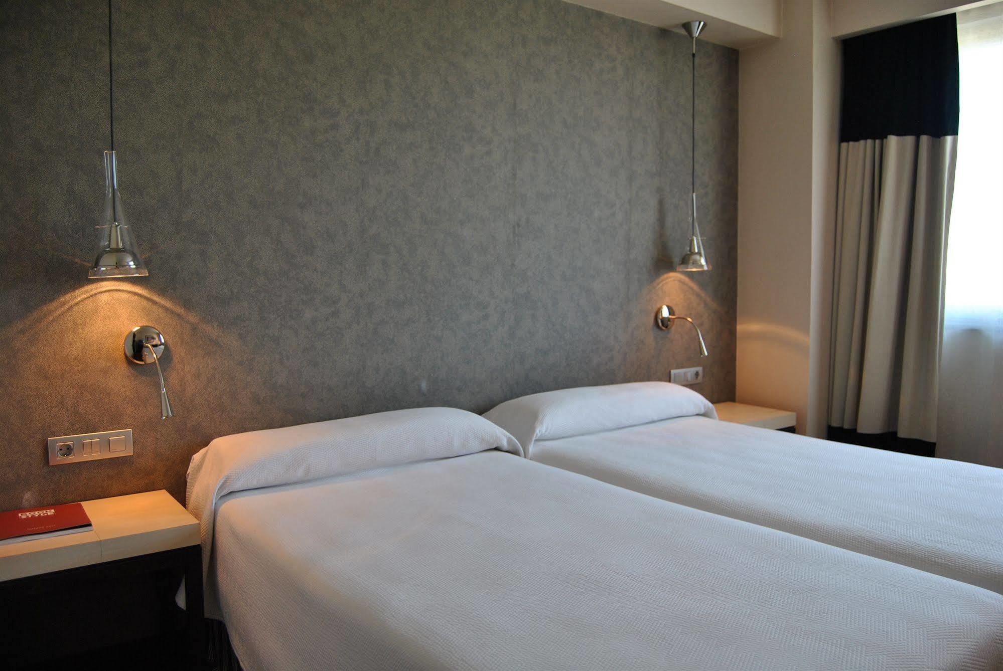 Nh Alcorcon Hotell Exteriör bild